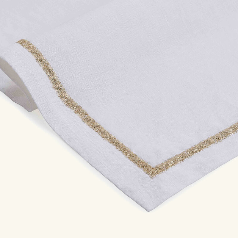 كاترين دينوال منديل روزلي باللون الذهبي