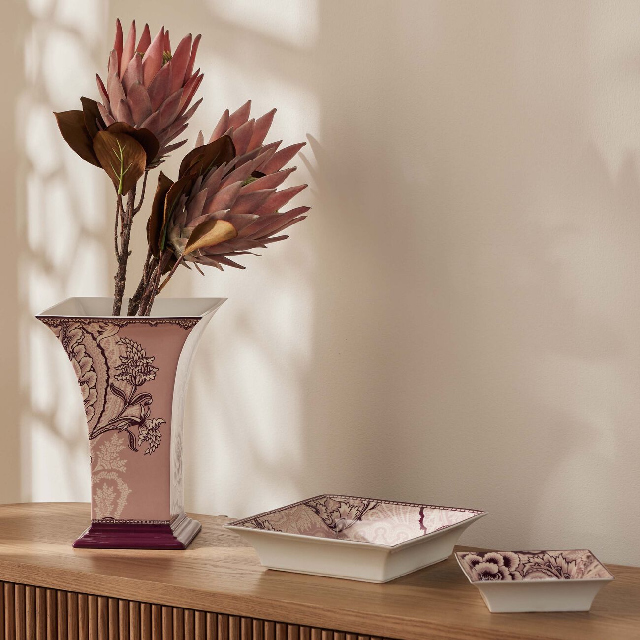 Bloom Vase Medium Pink etro bloom vase medium pink