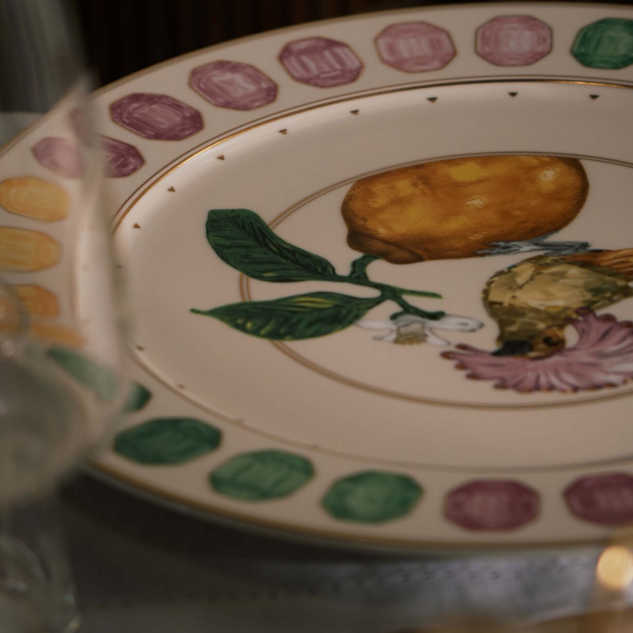 روزنتال طبق الضيافة المستدير آيديليا   33 سم   مزيّن بنقش على شكل طائر جميل