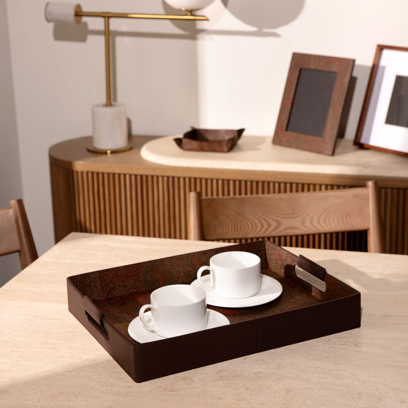 صينية أرنيكا المربعة للتقديم باللون البني 41x32 سم إيترو صينية أرنيكا المربعة للتقديم باللون البني 41x32 سم