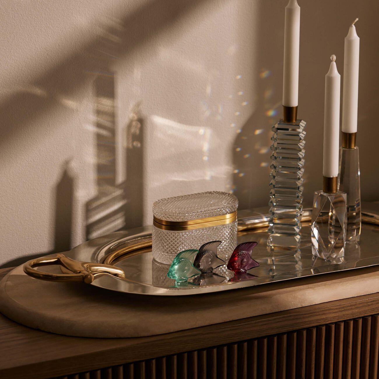 لاليك منحوتة على شكل سمكة صغيرة رمادية