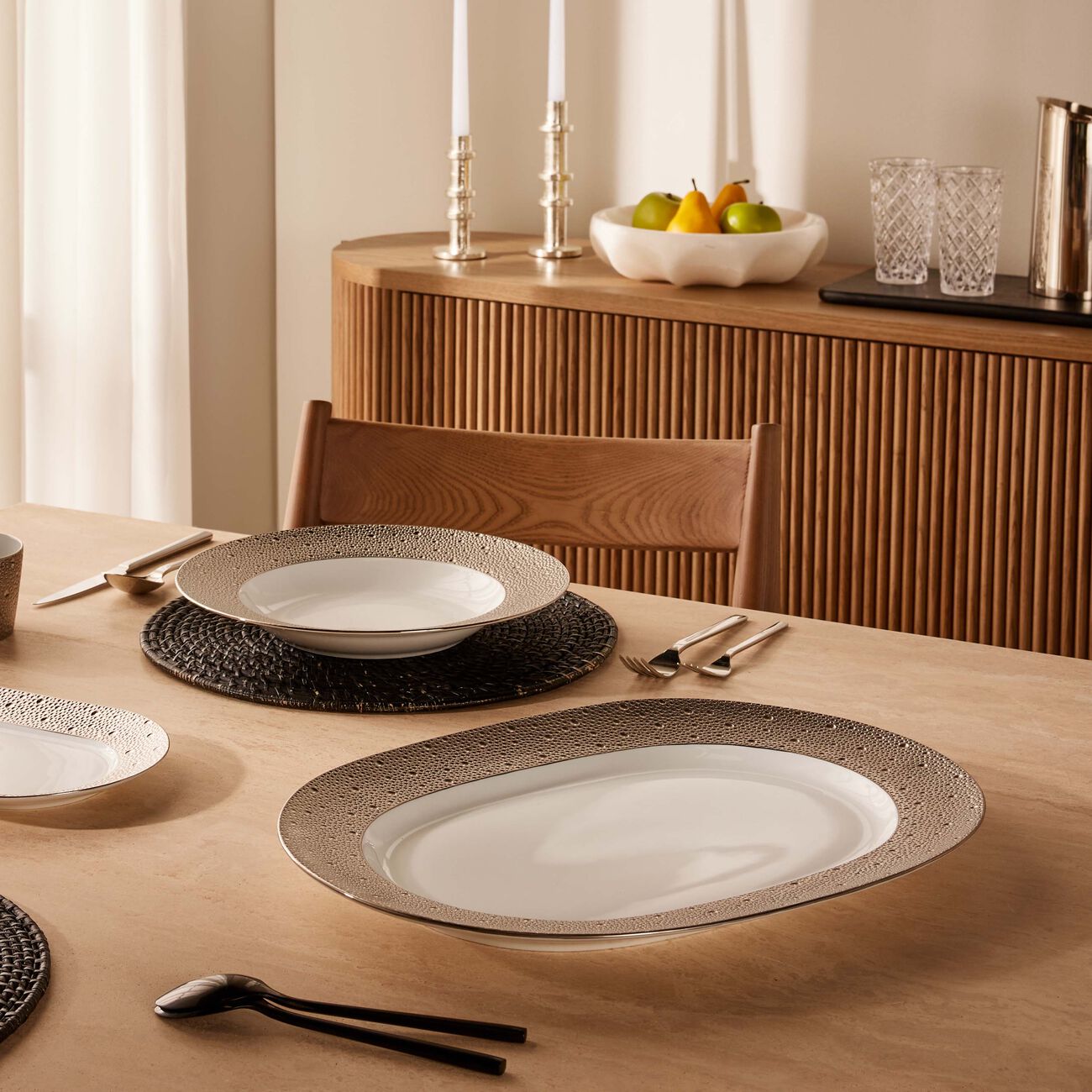 برناردو طبق الضيافة إكيوم بيضاوي باللون الفضي 43 سم