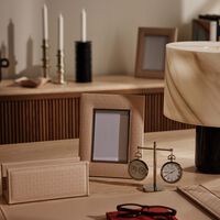 جيوبانيارا إطار الصور إيلي صعب مونوغرام تورون باللون البيج 24x19 سم