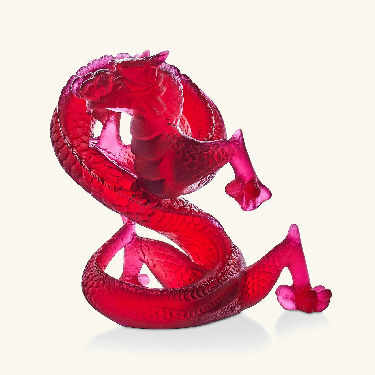 دوم منحوتة على شكل تنين صغيرة باللون الأحمر بإصدار محدود