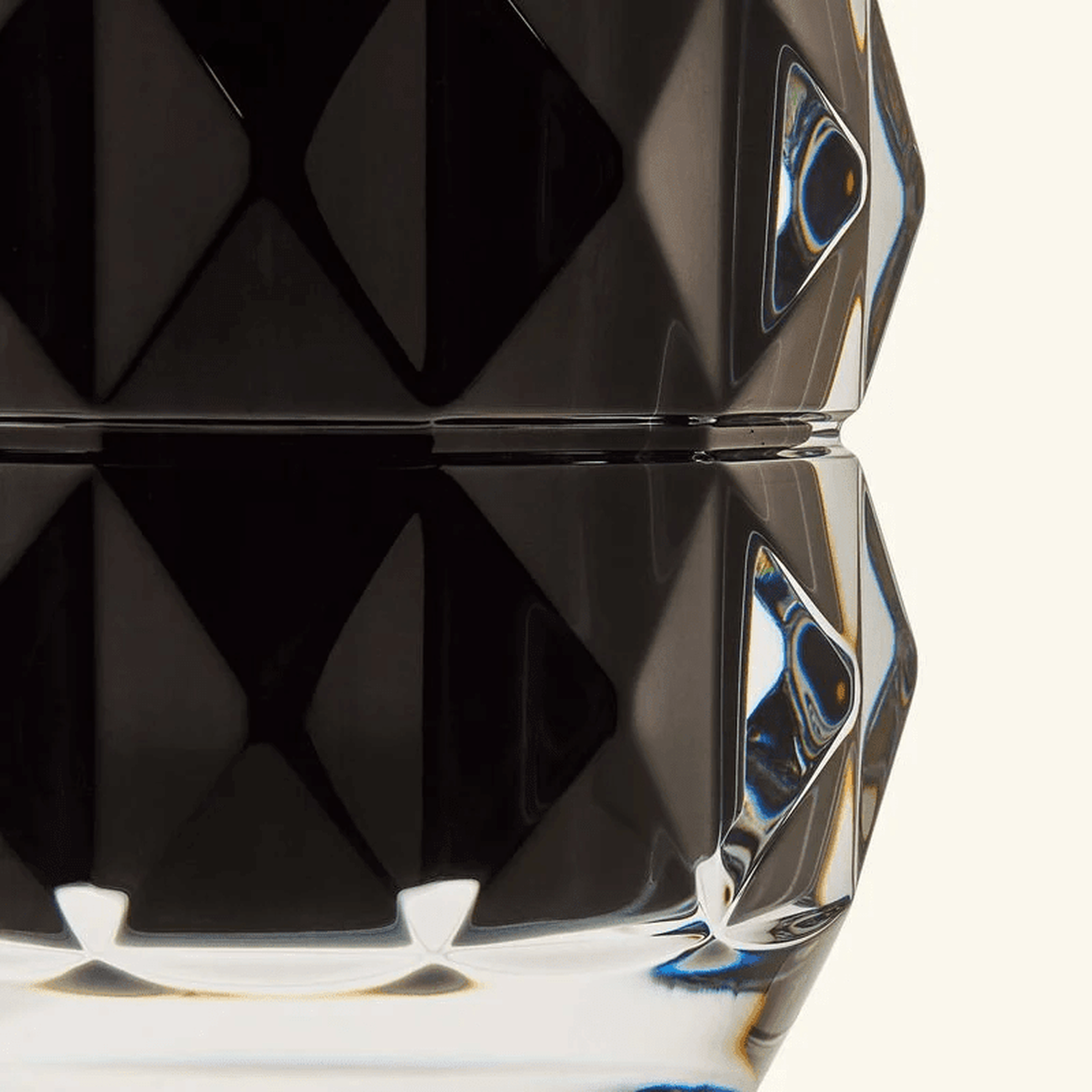 باكارا مزهرية لوكسور دائرية سوداء