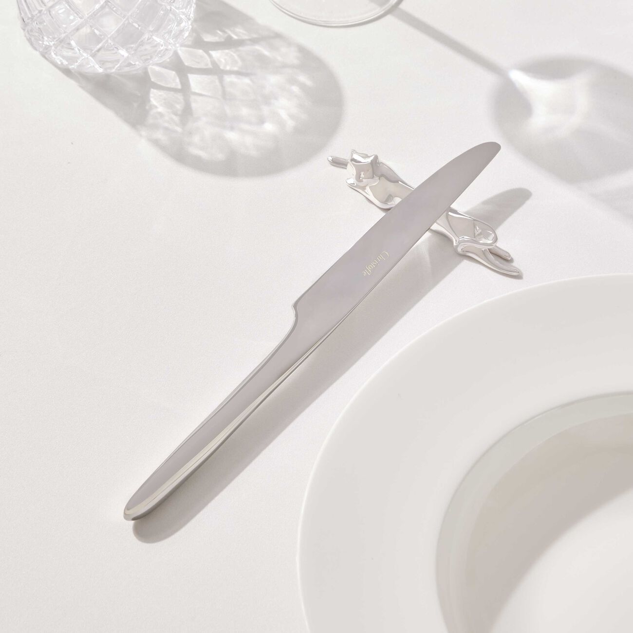 طقم جاليا دوج آند كات مؤلف من مسندين للسكاكين مطلي بالفضة كريستوفل طقم جاليا دوج آند كات مؤلف من مسندين للسكاكين مطلي بالفضة