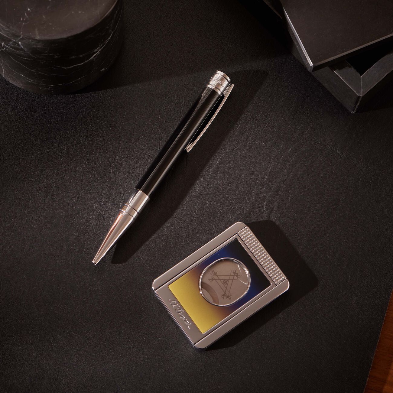 اس تي دوبون قلم حبر جاف  بولبوينت  دي إنيشال أسود