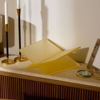 آسولين حامل كتب ذهبي