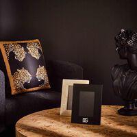 دولتشي أند غابانا كازا إطار صور خشبي مطلي بالورنيش أسود 17 22 سم