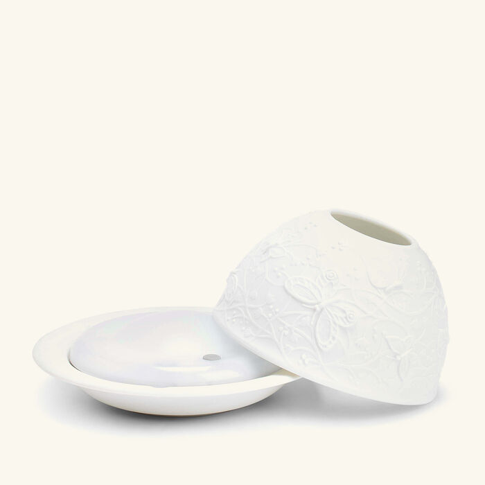 برناردو مصباح ليثوفاني بتصميم فراشات أحمر