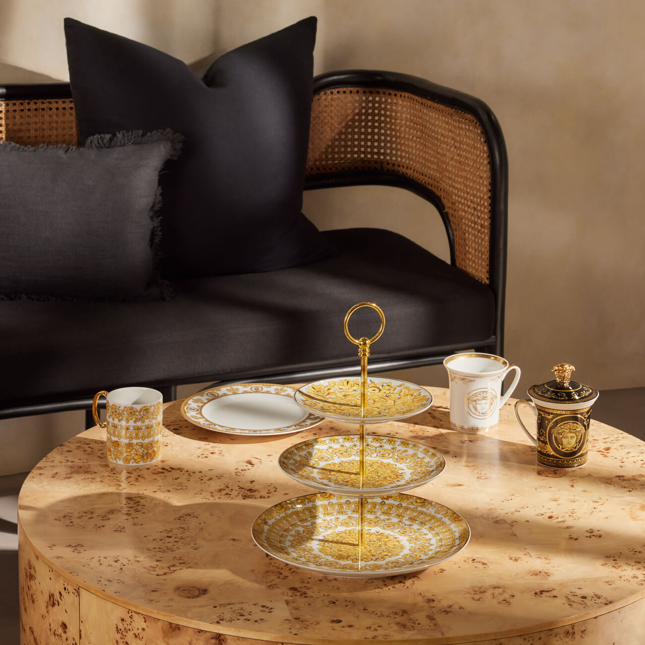 Medusa Rhapsody Cake Stand Gold versace medusa rhapsody cake stand gold