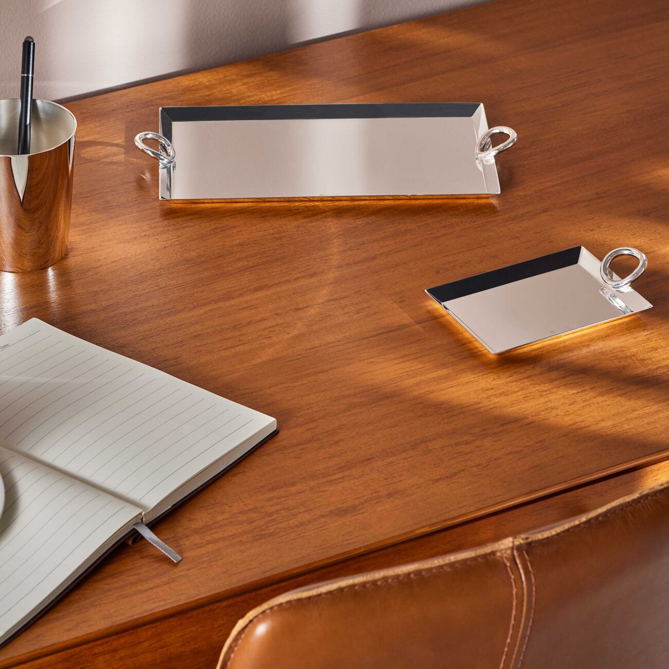 قاعدة بطاقات العمل فيرتيجو مطلية بالفضة كريستوفل قاعدة بطاقات العمل فيرتيجو مطلية بالفضة