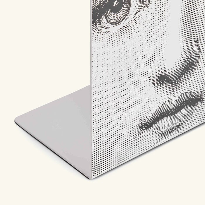 فورناسيتي مساند الكتب فيزو