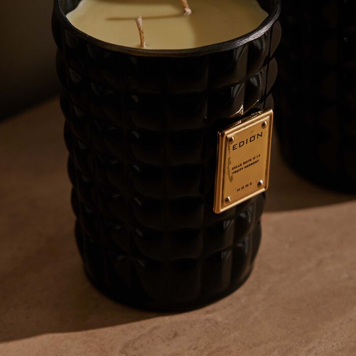 إديون الشمعة العطرية تشيلو سويت نمبر 17 فروتي هارموني نيرو   500 غ