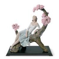تمثال المرأة الجميلة وحولها الأزهار برائحتها العطرة, small