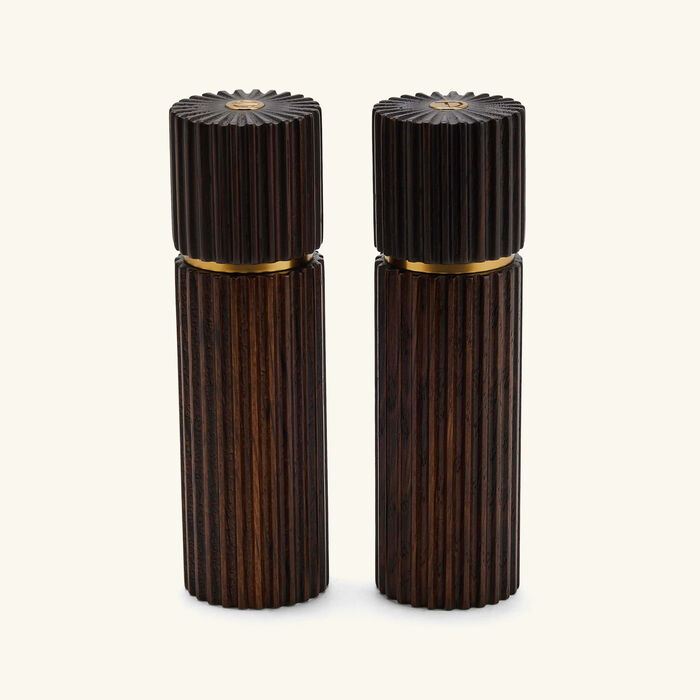 مرشتان للملح والفلفل مصنوعتان من خشب البلوط باللون البني لوبجيه مرشتان للملح والفلفل مصنوعتان من خشب البلوط باللون البني