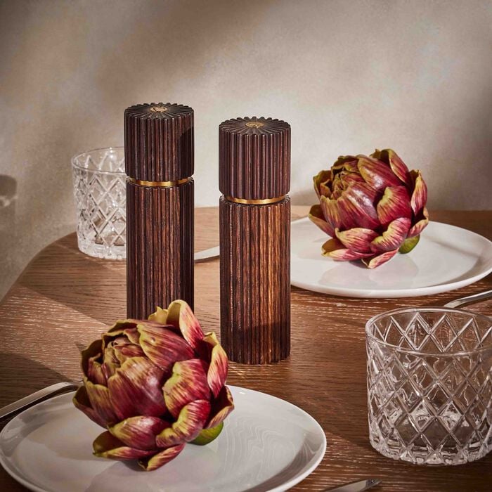 مرشتان للملح والفلفل مصنوعتان من خشب البلوط باللون البني لوبجيه مرشتان للملح والفلفل مصنوعتان من خشب البلوط باللون البني