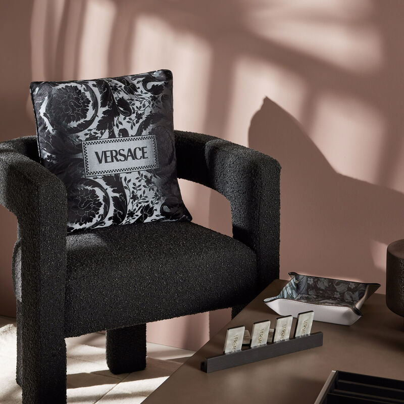 فيرساتشي وسادة باروكو