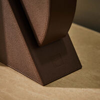 مسند كتب بني تكعيبي التصميم - لإسناد الكتب من اليمين آسولين مسند كتب بني تكعيبي التصميم لإسناد الكتب من اليمين