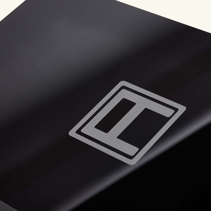 assouline a  bookstand