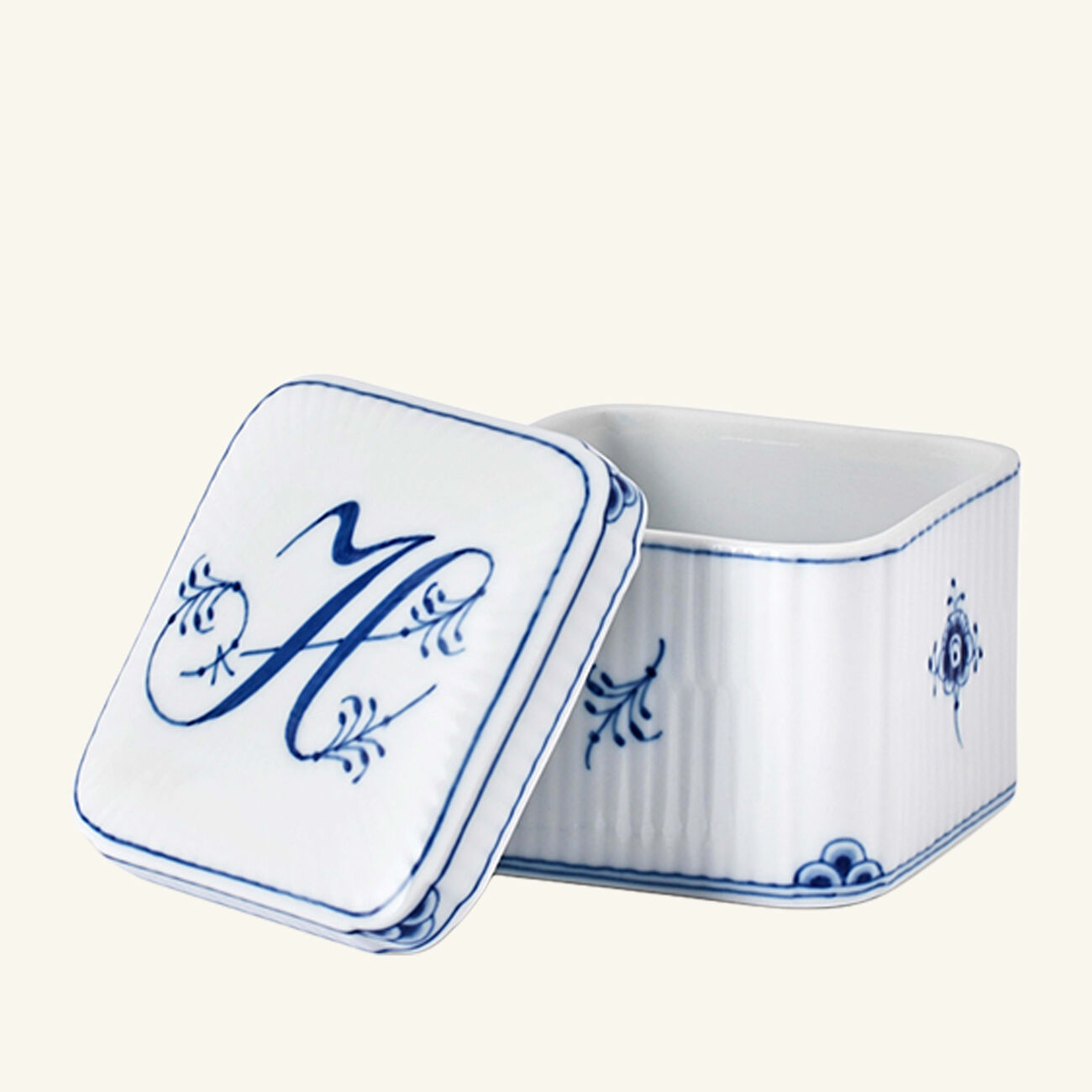 Alphabet Collection H Bonbonniere Box White royal copenhagen alphabet collection h bonbonniere box white