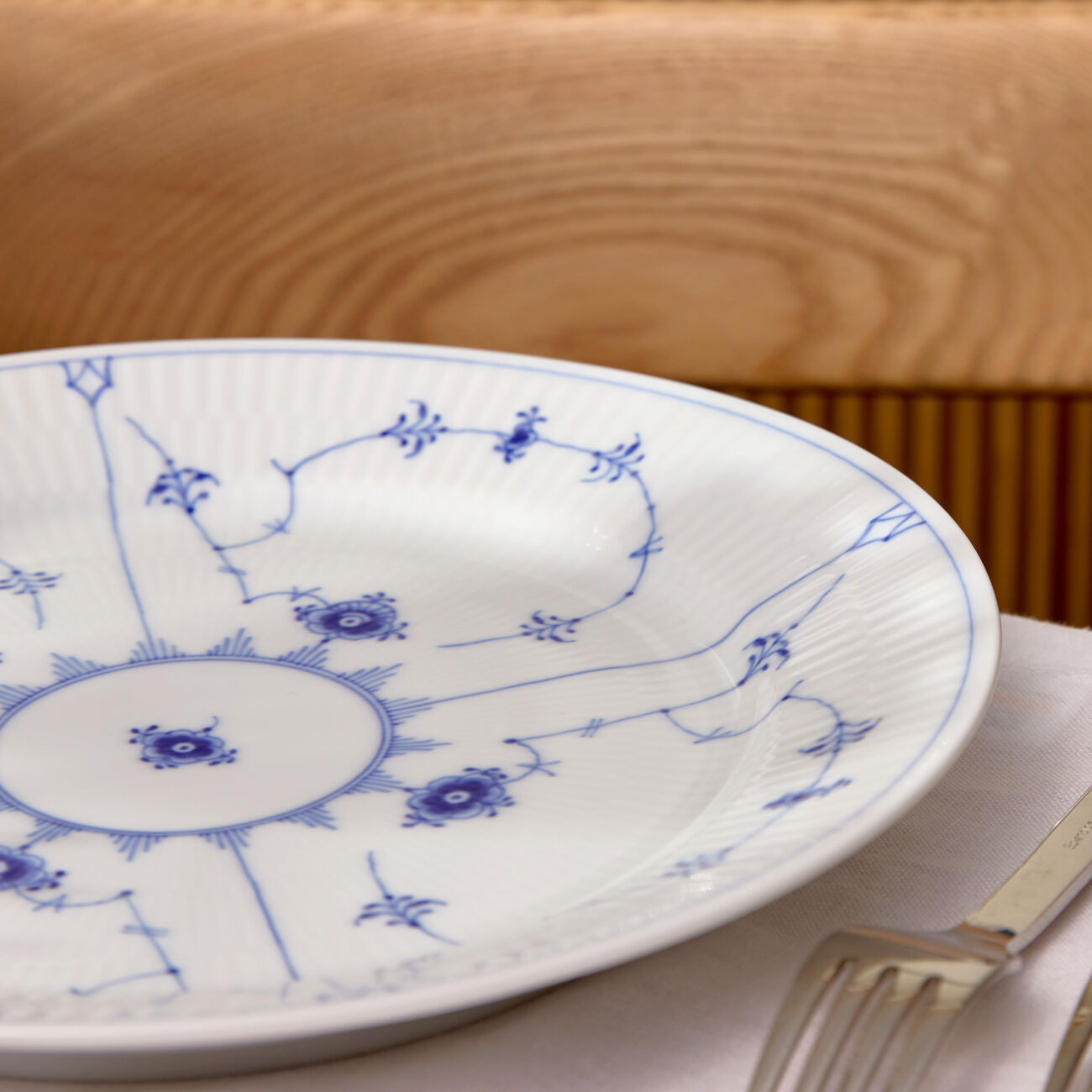 royal copenhagen blue fluted plain dinner plate round white 27cm