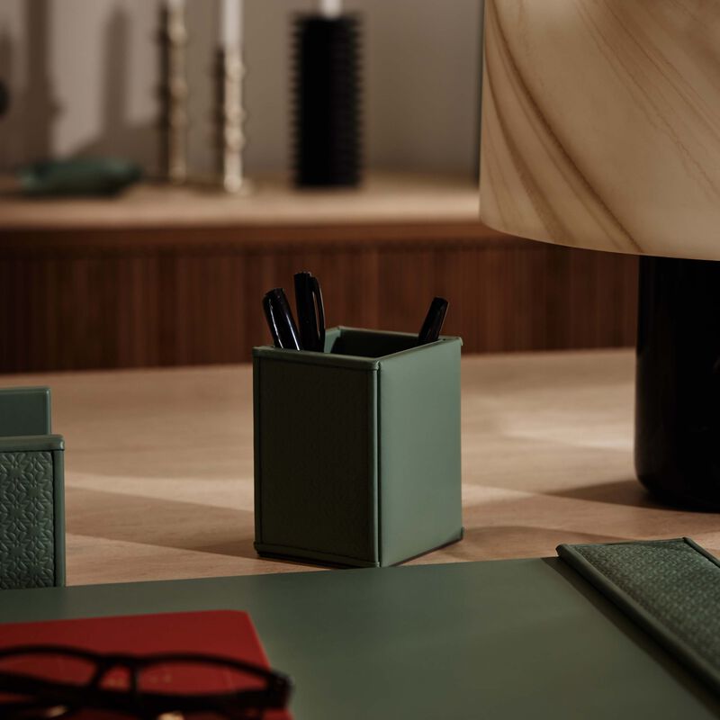 جيوبانيارا حامل أقلام إيلي صعب مونوغرام أجاتا باللون الأخضر