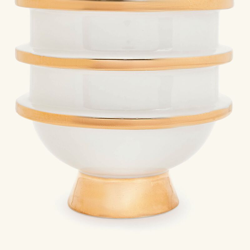 مزهرية أوربيت على شكل جرة متوسطة بيضاء جوناثان أدلر مزهرية أوربيت على شكل جرة متوسطة بيضاء