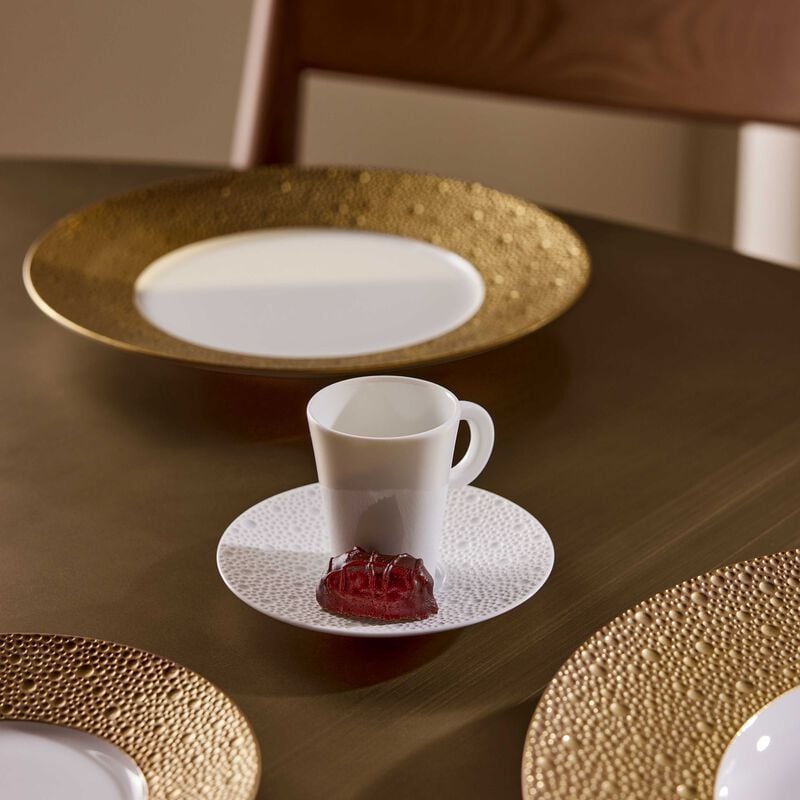 برناردو فنجان القهوة إكيوم وصحنه أبيض