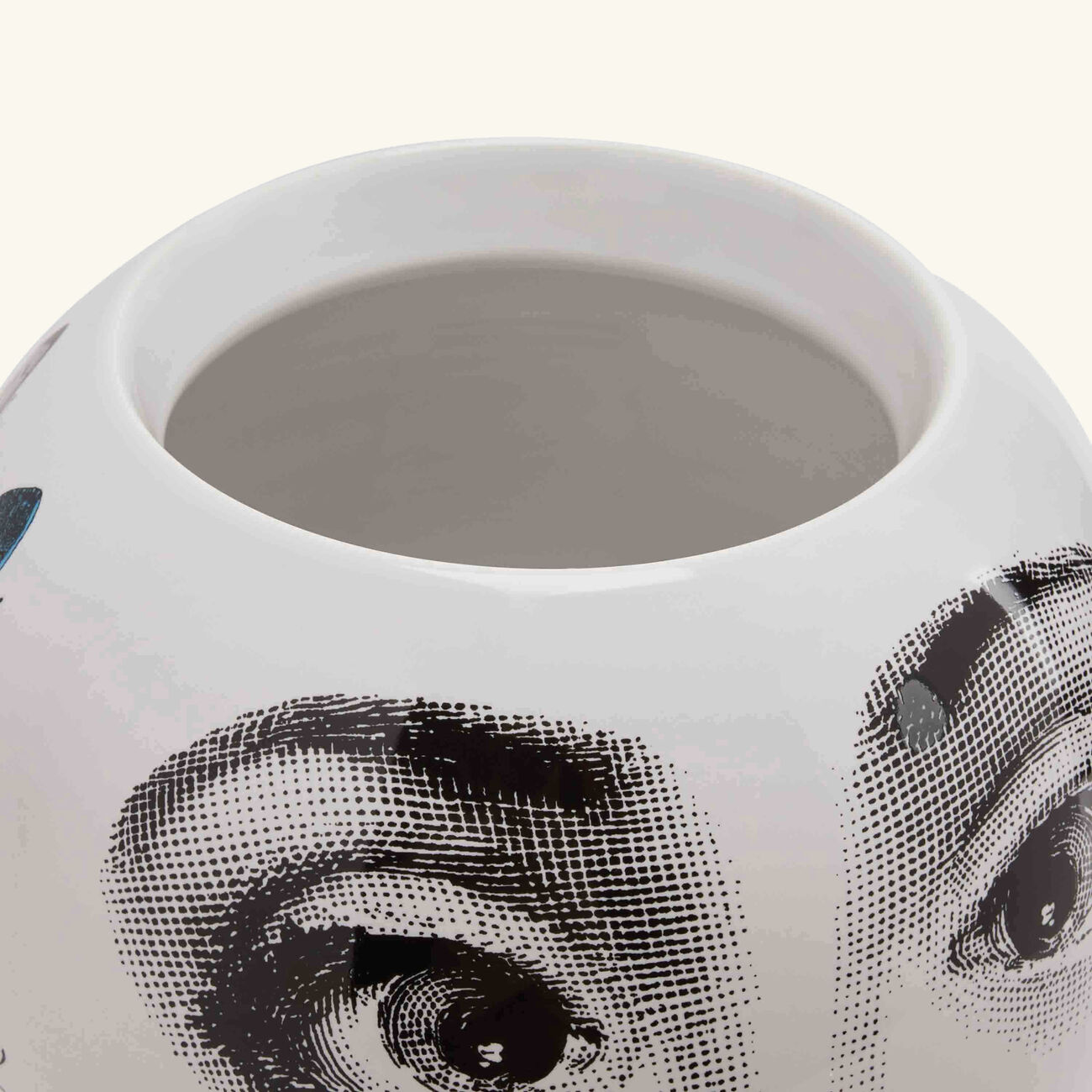 fornasetti rossetti vase  medium white