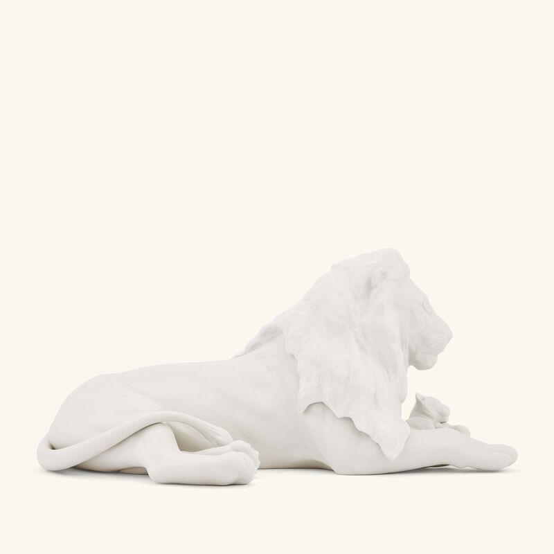 لادرو منحوتة أسد مع شبله صغيرة بيضاء