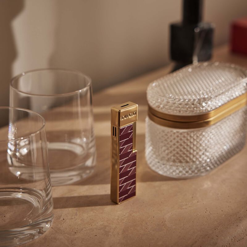 اس تي دوبون ولّاعة مونوجرام 1872 باللون البرغندي