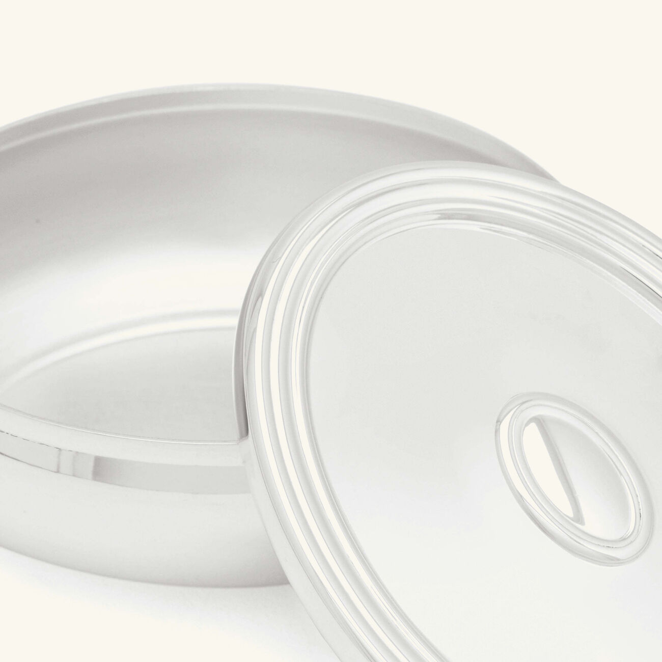 كريستوفل وعاء سكاكر ميداليون باللون الفضي