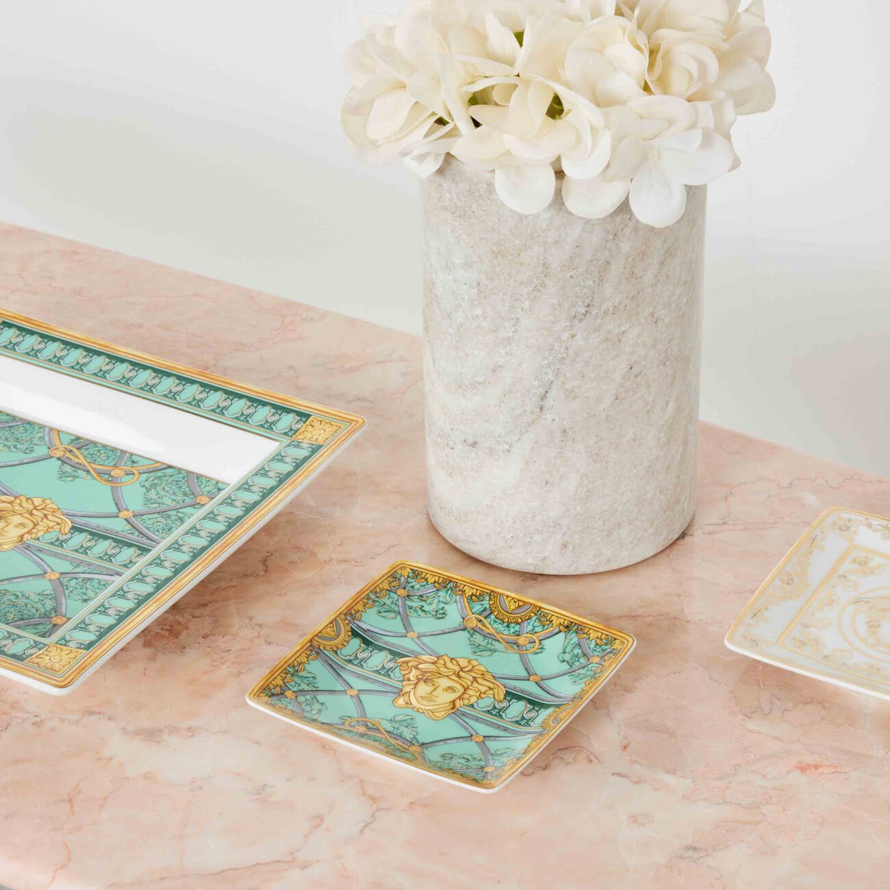 فيرساتشي صينية الحلى والمجوهرات سكالا ديل بالاتزو فيردي مربعة صغيرة جدًا خضراء