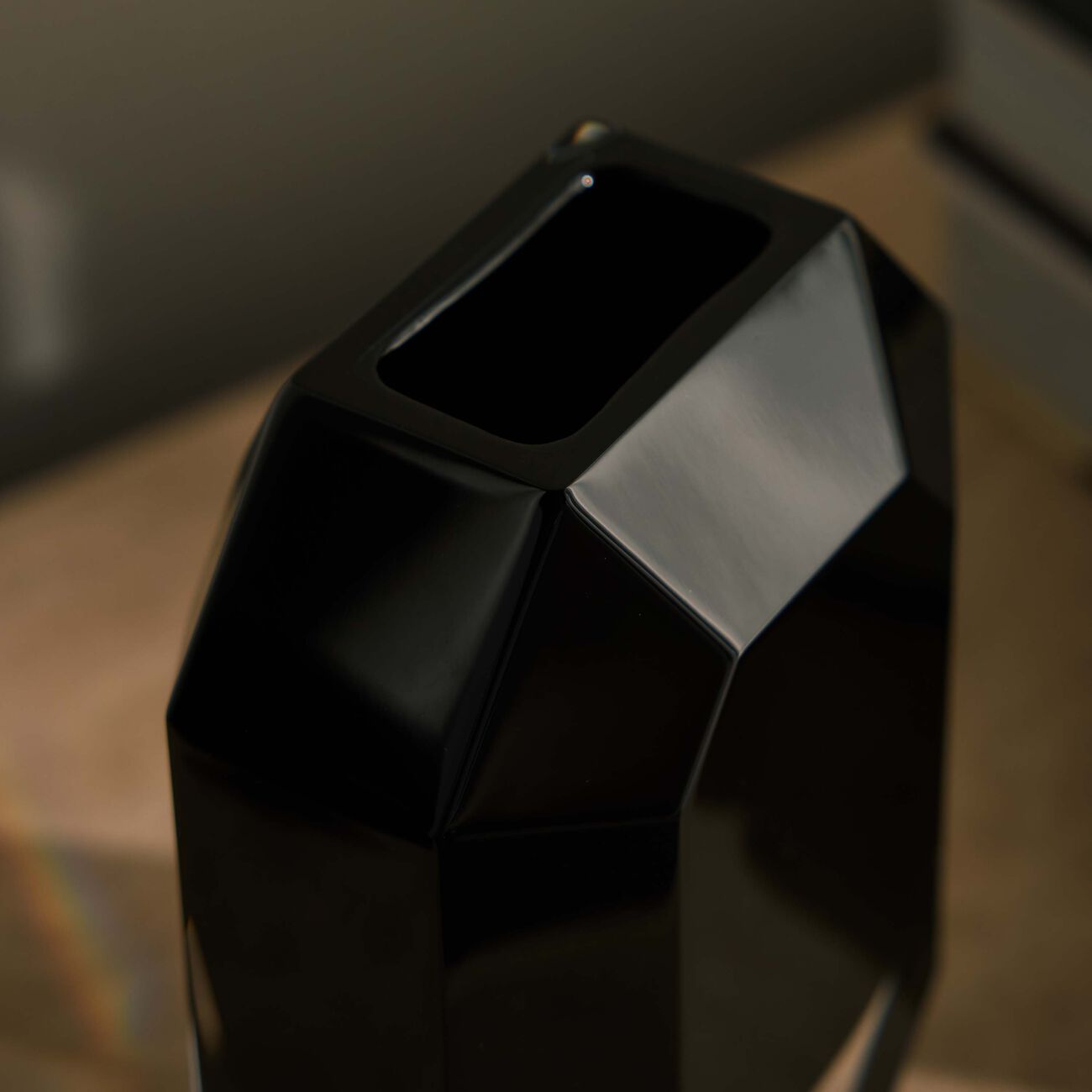 باكارا مزهرية أوكتوجون باد السوداء الصغيرة