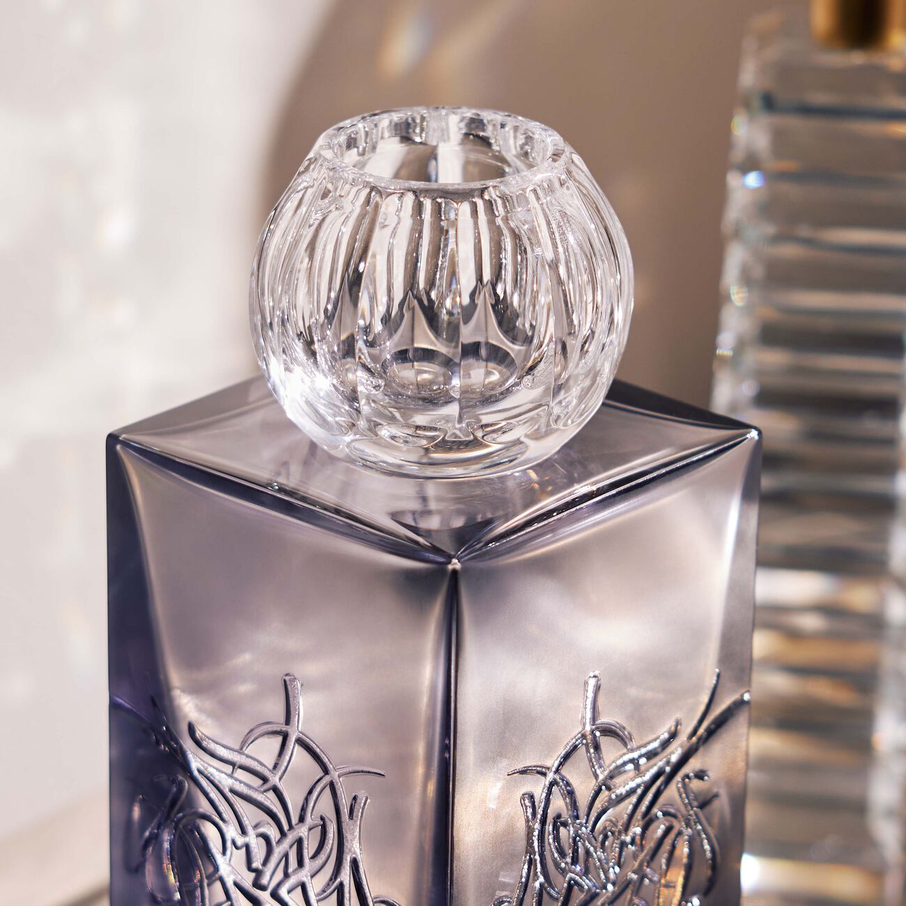 ماريو تشيوني مزهرية وحامل شموع لوف سموك بلون شفاف