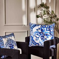 وسادة بلو ميديترانيو فيوري بيكولو من حرير التويل دولتشي أند غابانا كازا وسادة بلو ميديترانيو فيوري بيكولو من حرير التويل