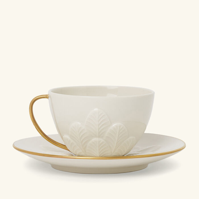 villari peacock tea cup   saucer white