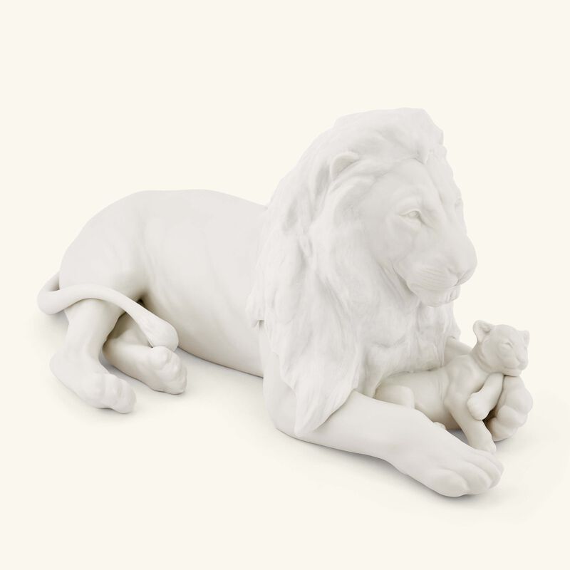 لادرو منحوتة أسد مع شبله صغيرة بيضاء