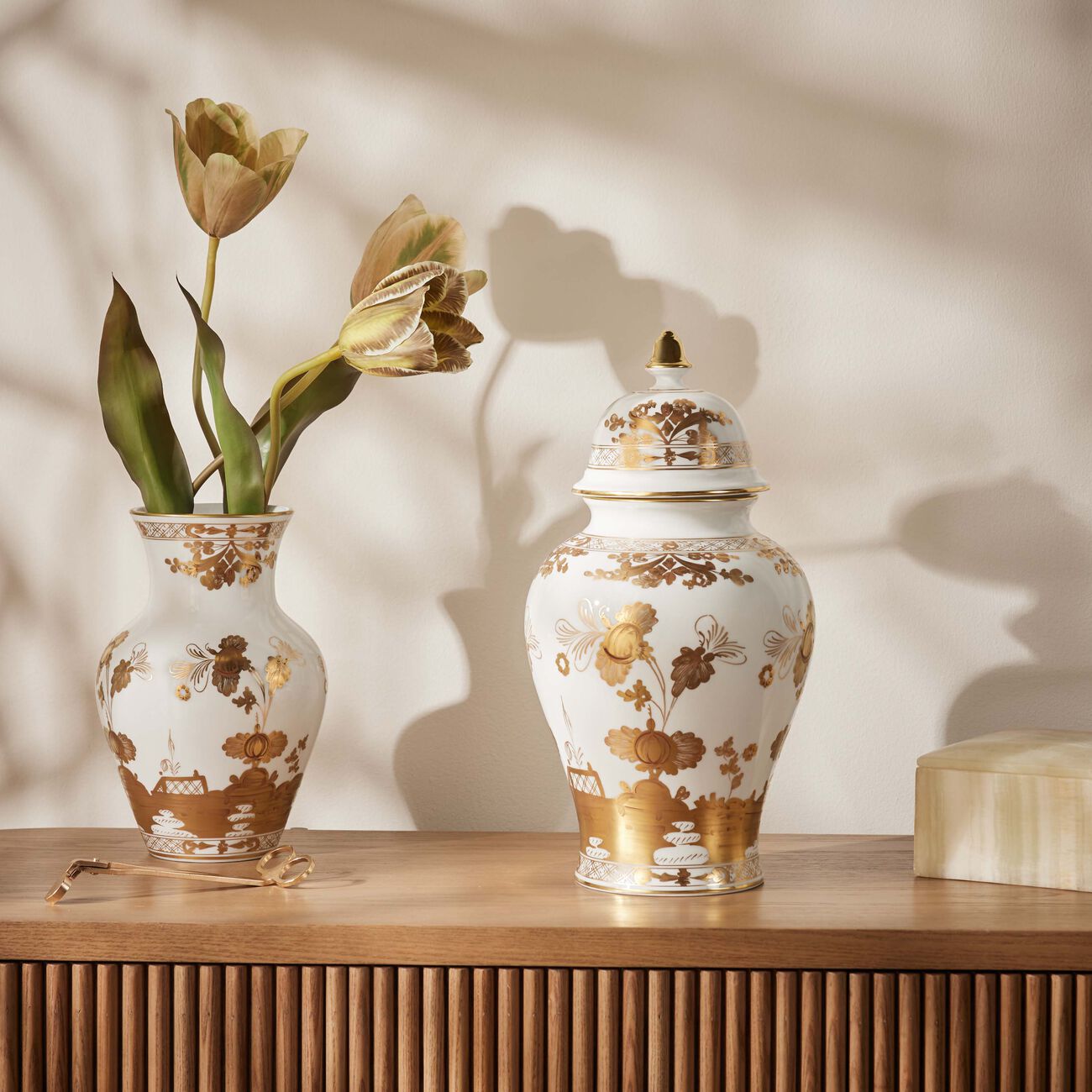 ginori 1735 oriente italiano ming vase medium gold