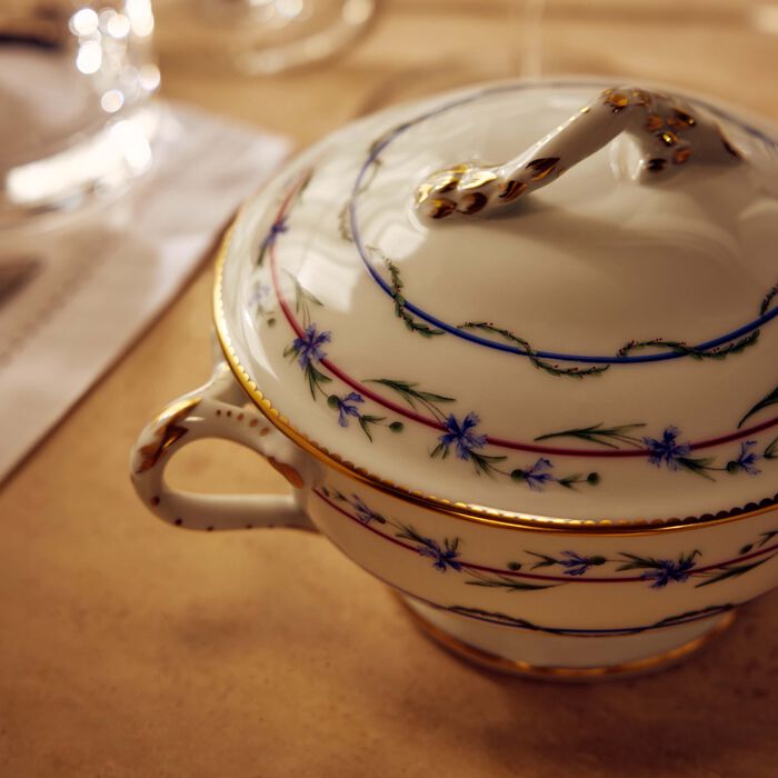 bernardaud le gobelet du roy gravy boat white