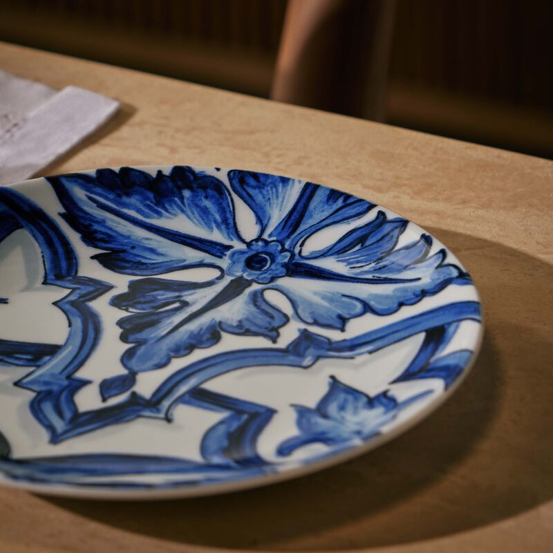 طقم بلو ميديترانيو ستيلا المؤلف من طبقين للحلويات باللون الأزرق بتصميم دائري 19 سم دولتشي أند غابانا كازا طقم بلو ميديترانيو ستيلا المؤلف من طبقين للحلويات باللون الأزرق بتصميم دائري 19 سم