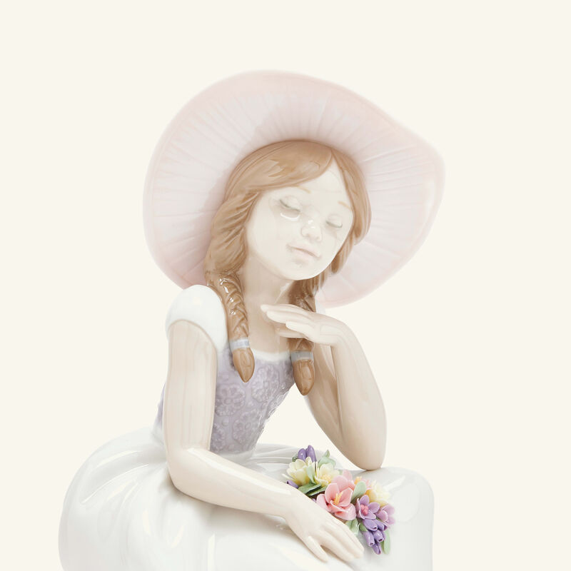 لادرو منحوتة سبرينج هاز كام على شكل فتاة صغيرة