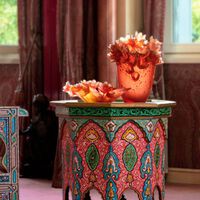 Safran Vase Medium Red daum safran vase medium red