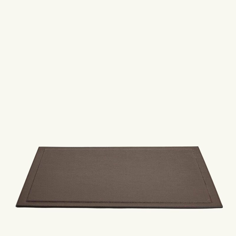 جيوبانيارا قاعدة الكتابة فيل باللون البني