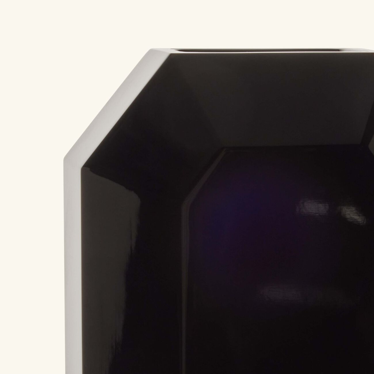 باكارا مزهرية أوكتوجون باد السوداء الصغيرة