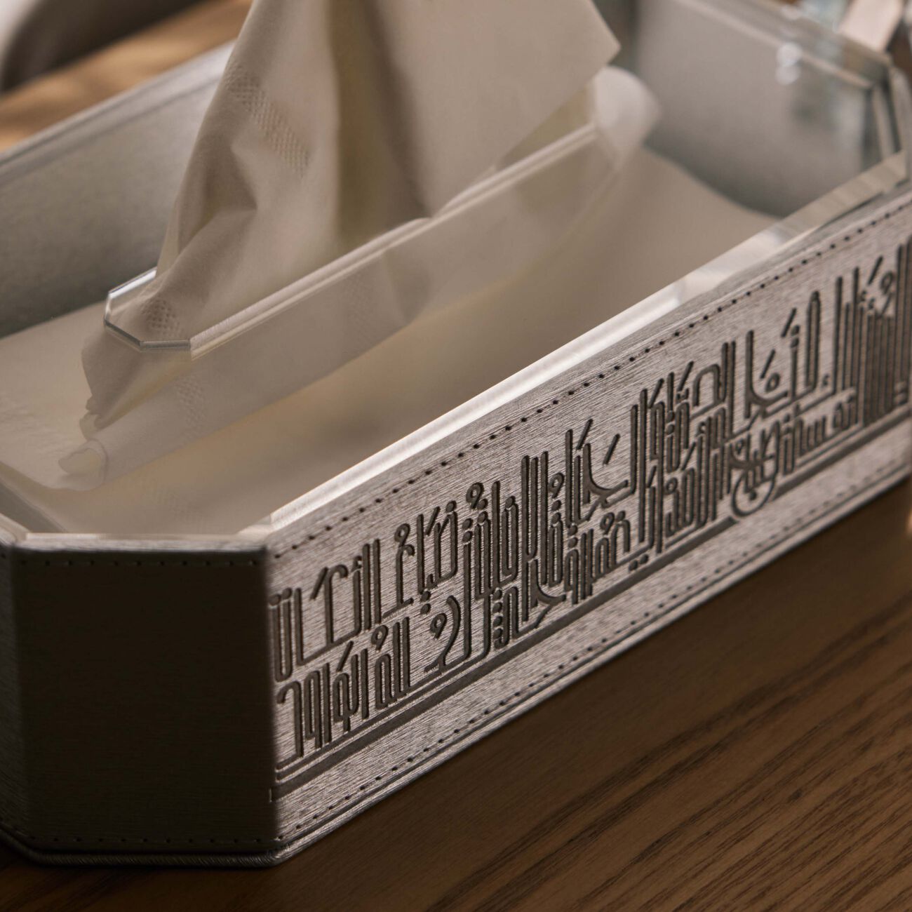 دملاج علبة المناديل حياة باللون الفضّي