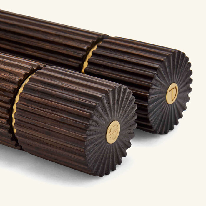 مرشتان للملح والفلفل مصنوعتان من خشب البلوط باللون البني لوبجيه مرشتان للملح والفلفل مصنوعتان من خشب البلوط باللون البني