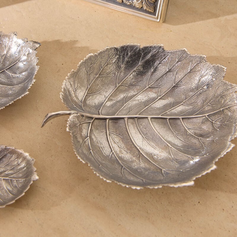 buccellati hazelnut leaf bowl medium silver