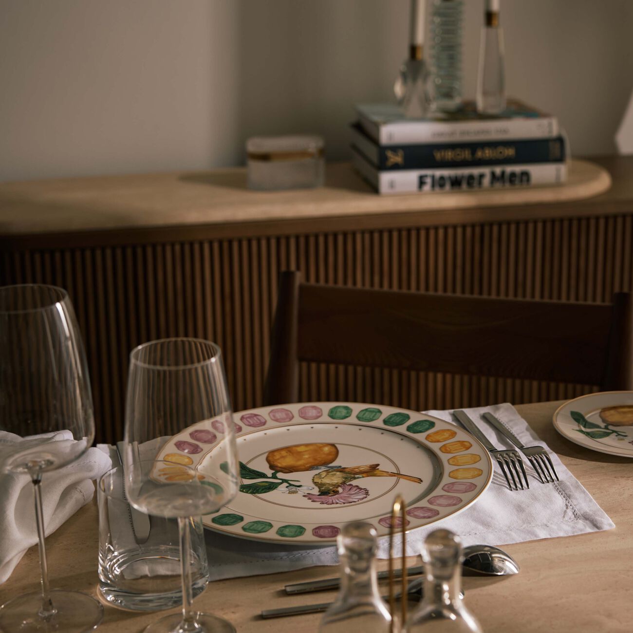 روزنتال طبق الضيافة المستدير آيديليا   33 سم   مزيّن بنقش على شكل طائر جميل